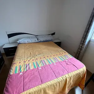 Habitación Matrimonial En Piso Compartido En El Centro De , Madrid España